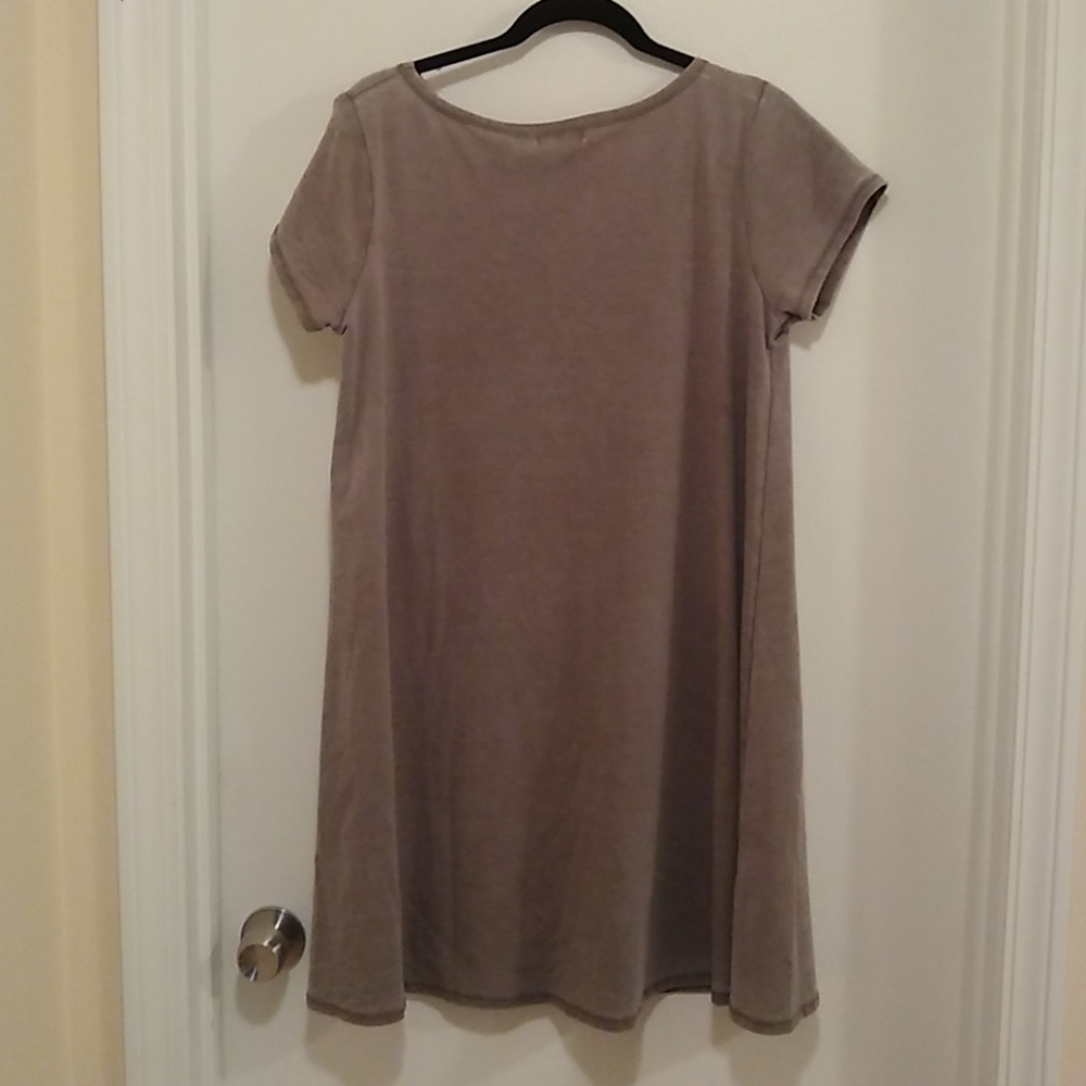 Thyme + Honey Grey tshirt dress - Picture 4 of 4